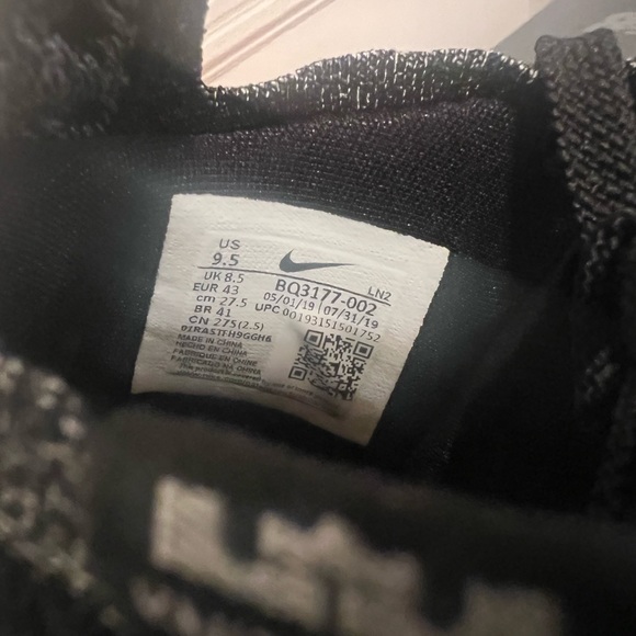 Nike LeBron 17 - Picture 2 of 6